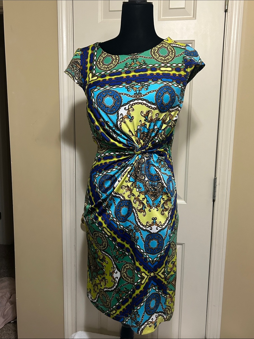 Roz & Ali Twist-Front Sheath Dress in Blue, Green and Yellow Print Size 4